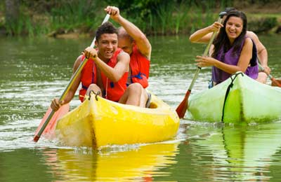 canotage dans le lac au camping à estang (gers)